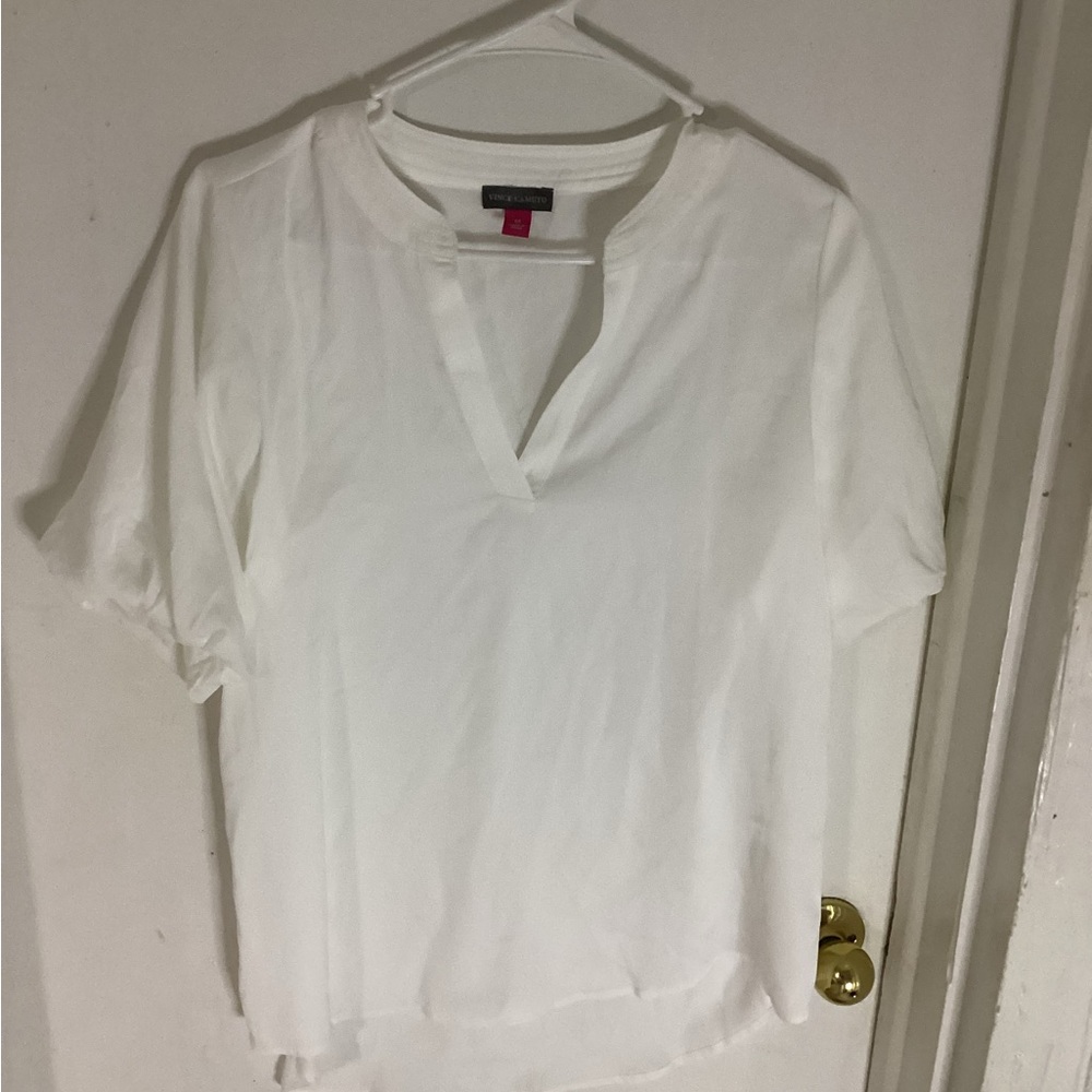 Vince Camuto womens sheer white Vneck top size medium